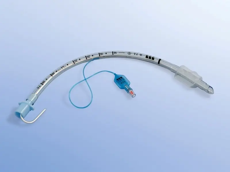Endotracheální trubice Magill s manžetou a vodičem